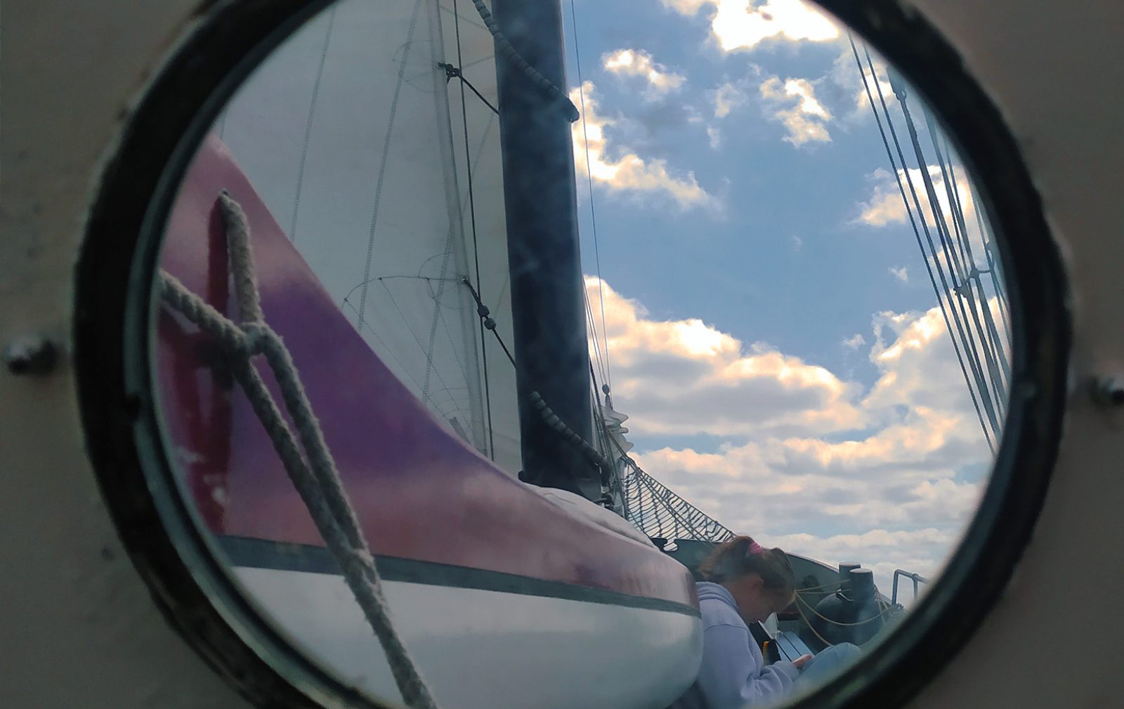 Sicht aus einem Fischauge eines Segelbootes